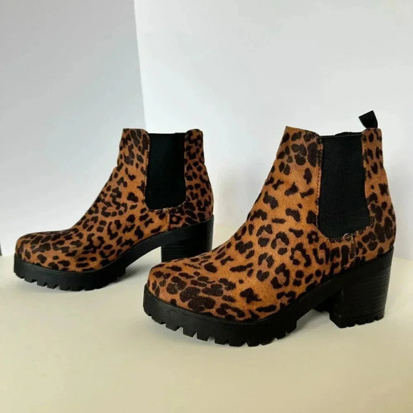 Soda Chelsea Ankle Boot Booties Womens 7 Animal Print 🐅 - Picture 1 of 9